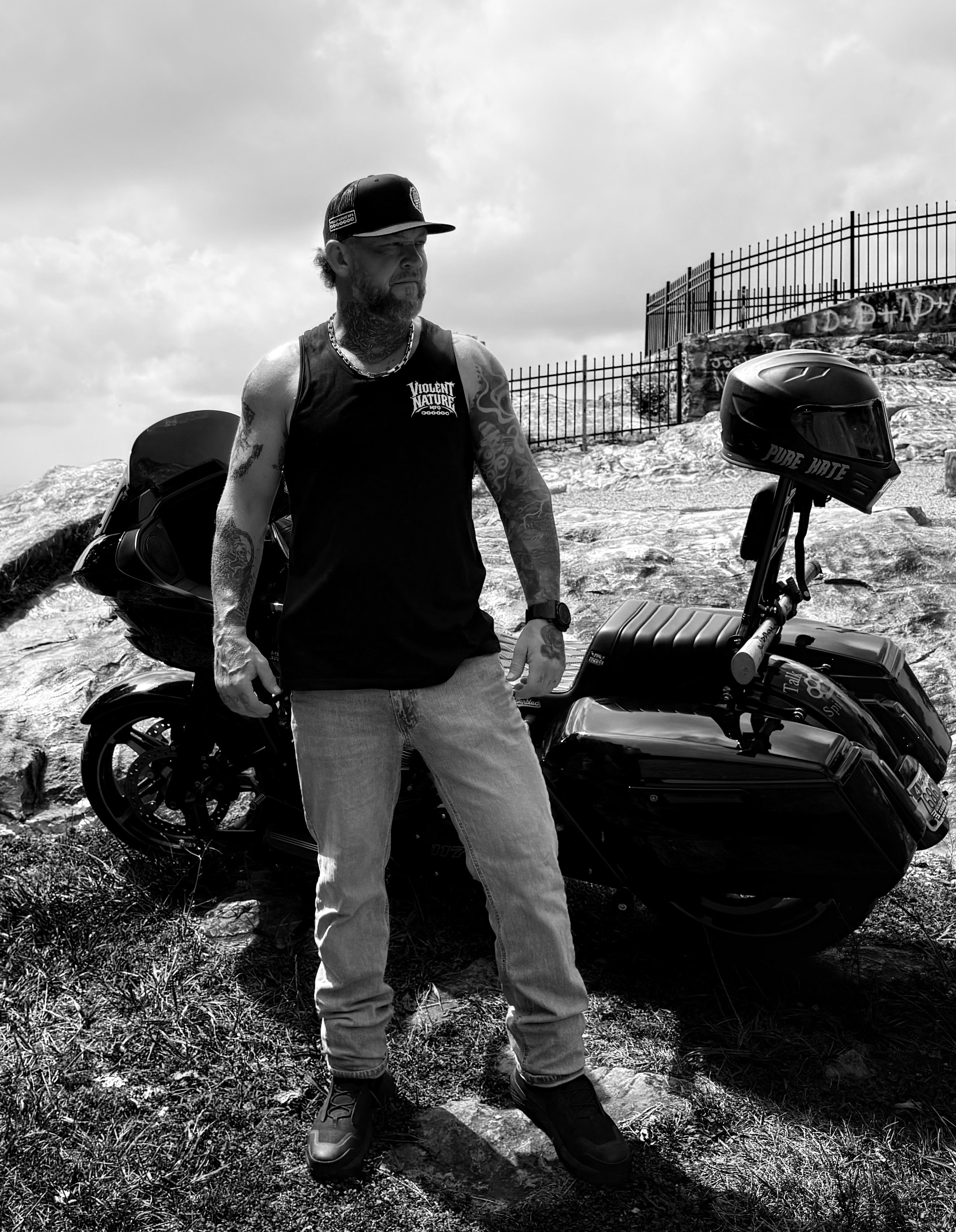 Boltss n Barb Tankss, B&W